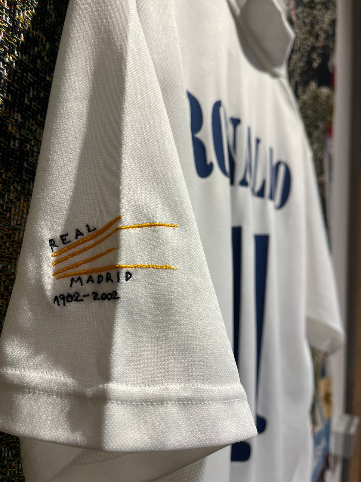 Real Madrid 2001-02 Home Kit. #11 Ronaldo.(M)