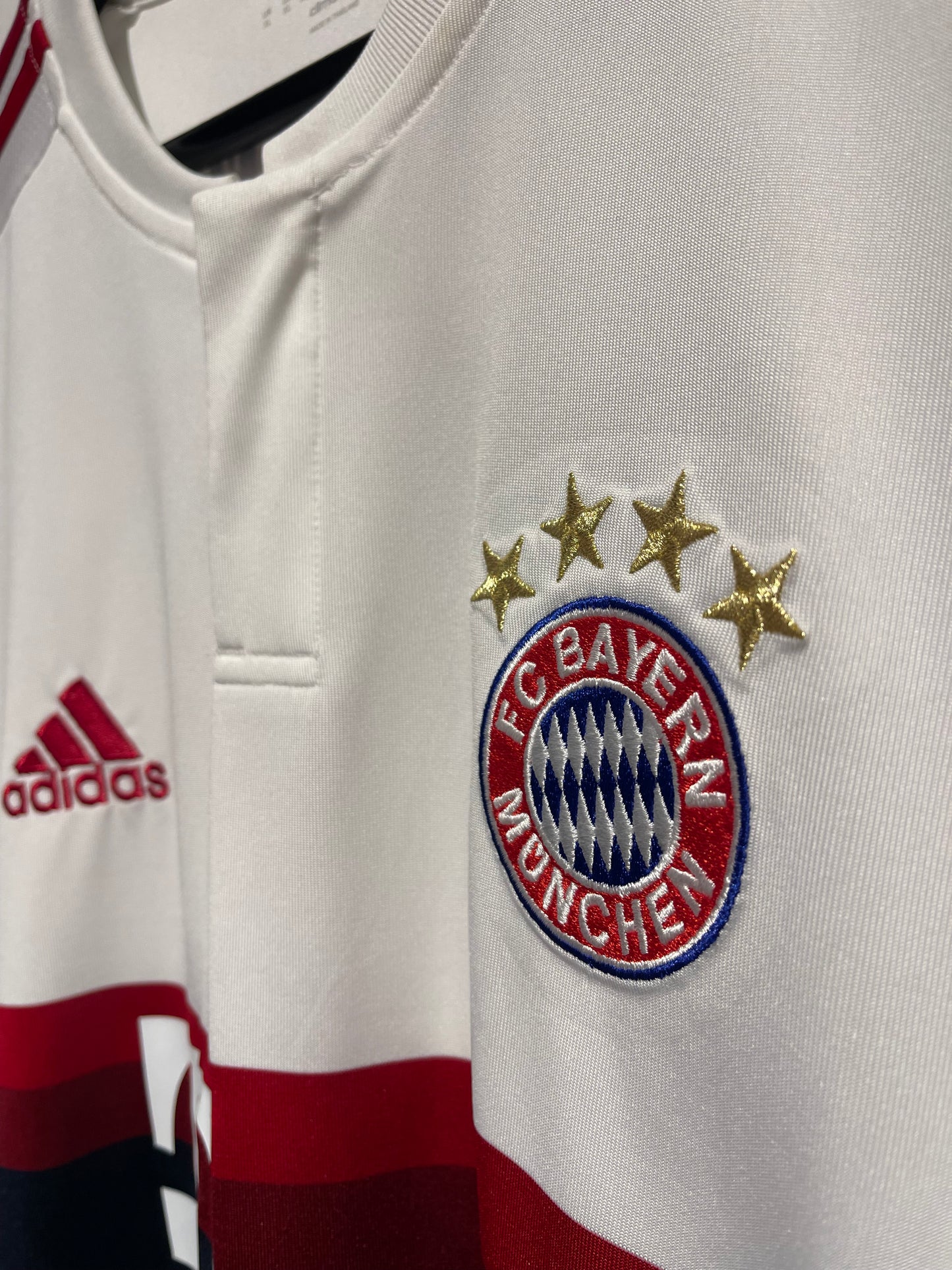Bayern München 2015-16 Away Kit. #10 Robben. (XL)