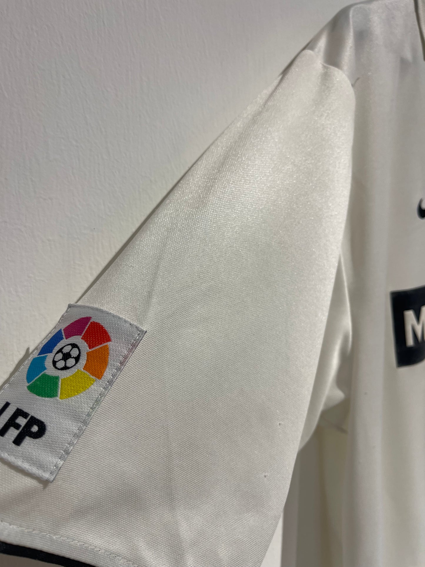 Valencia C.F.  2001/02 Home Kit. (L)
