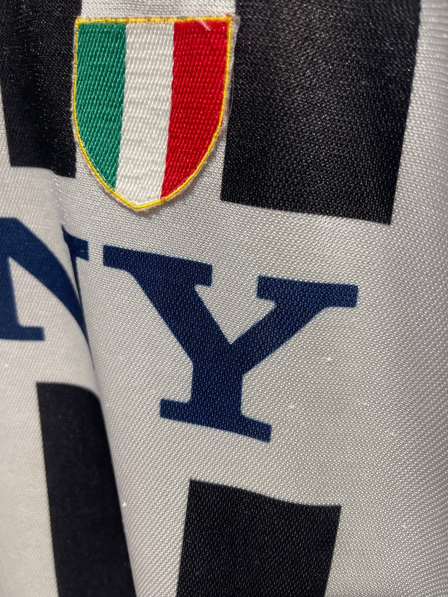 Juventus FC 1995-96 Home Kit. (XL/L)