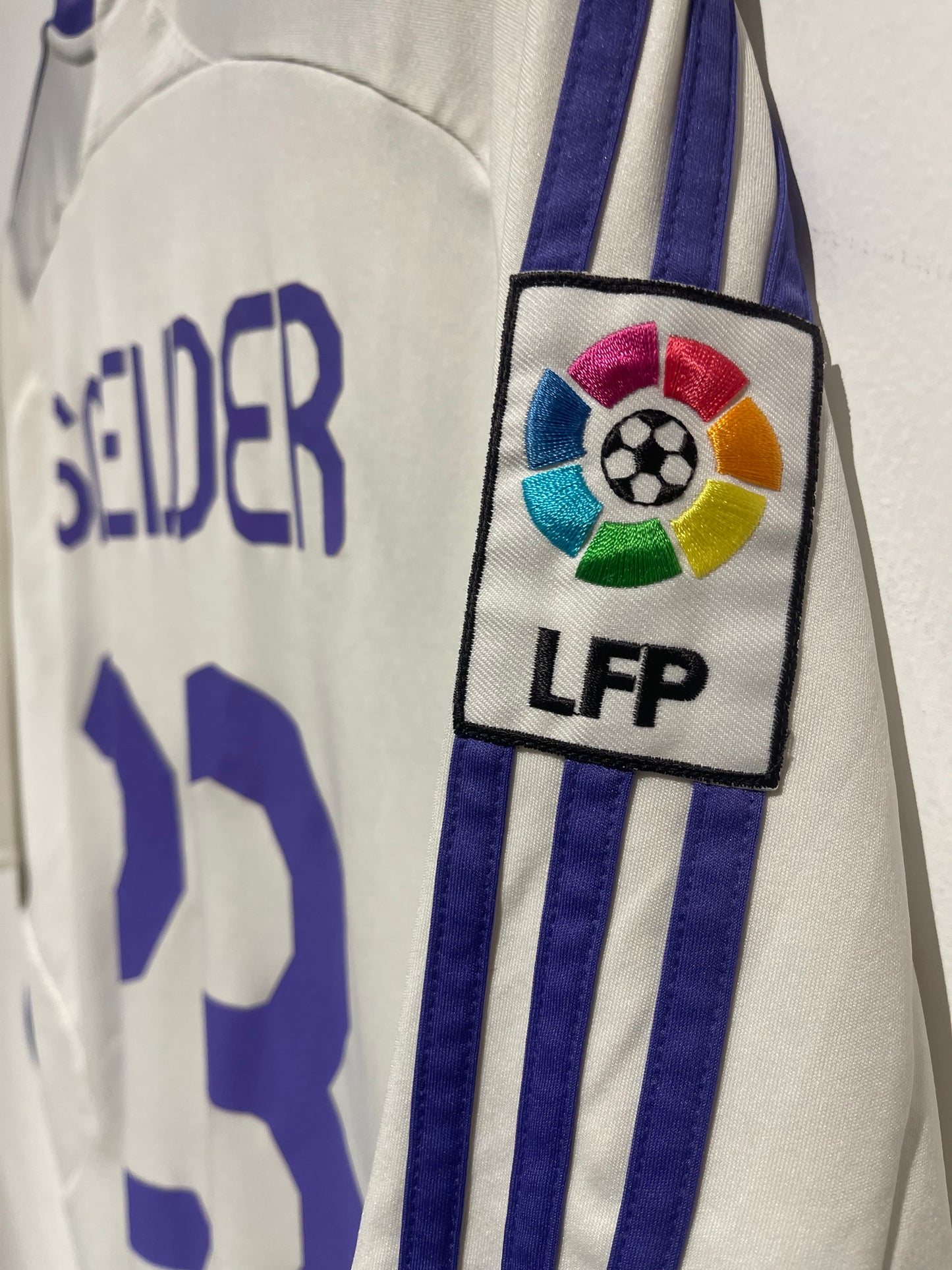 Real Madrid 2007-08 Home Kit. #23 Sneijder. (M/L)