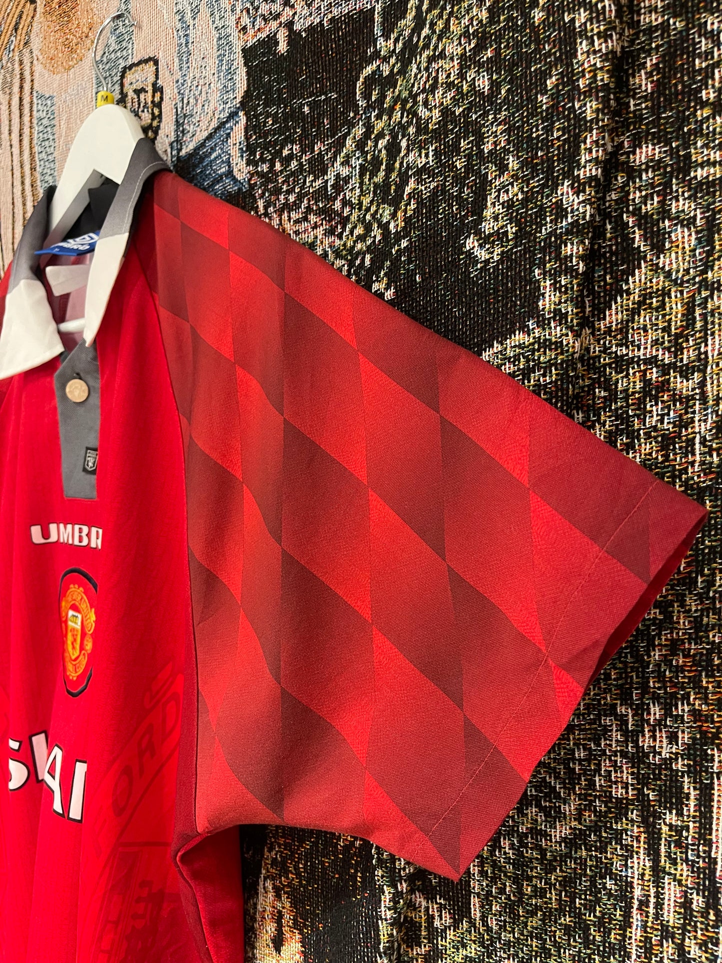 Manchester United 1996/98 Home Kit. (M)