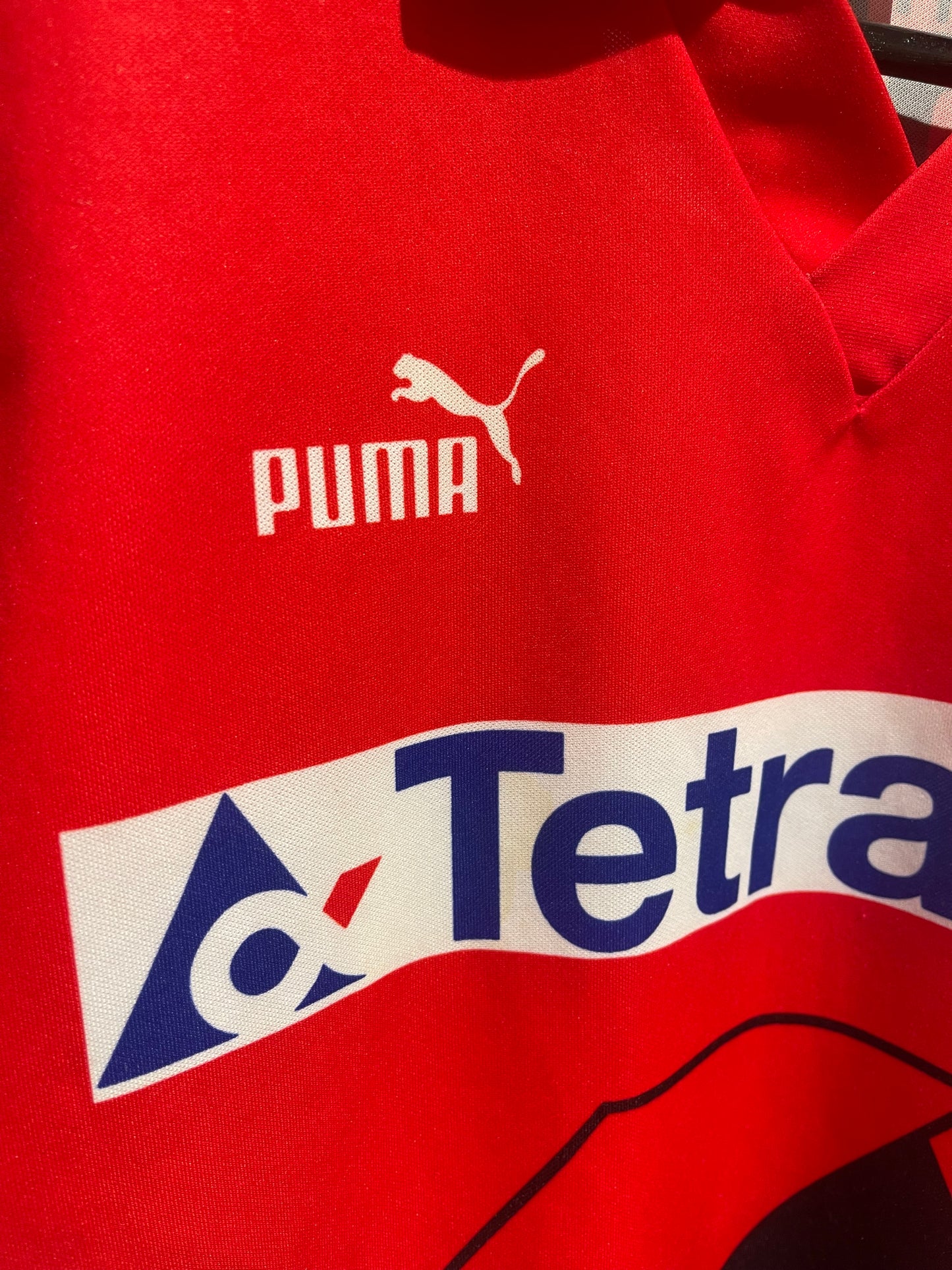 Eintracht Frankfurt 1993-95 Home Kit. (S)