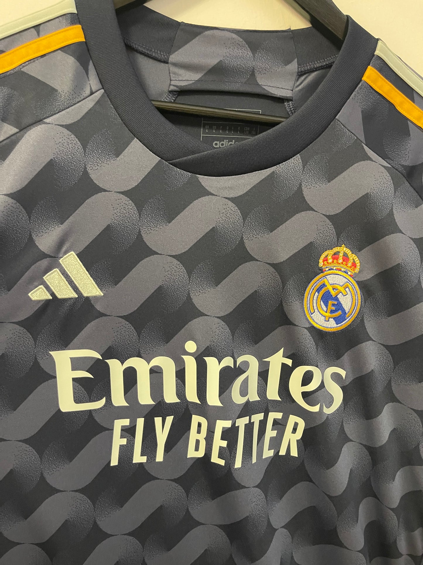 Real Madrid 2023-24 Away Kit. (L) #5 Bellingham.