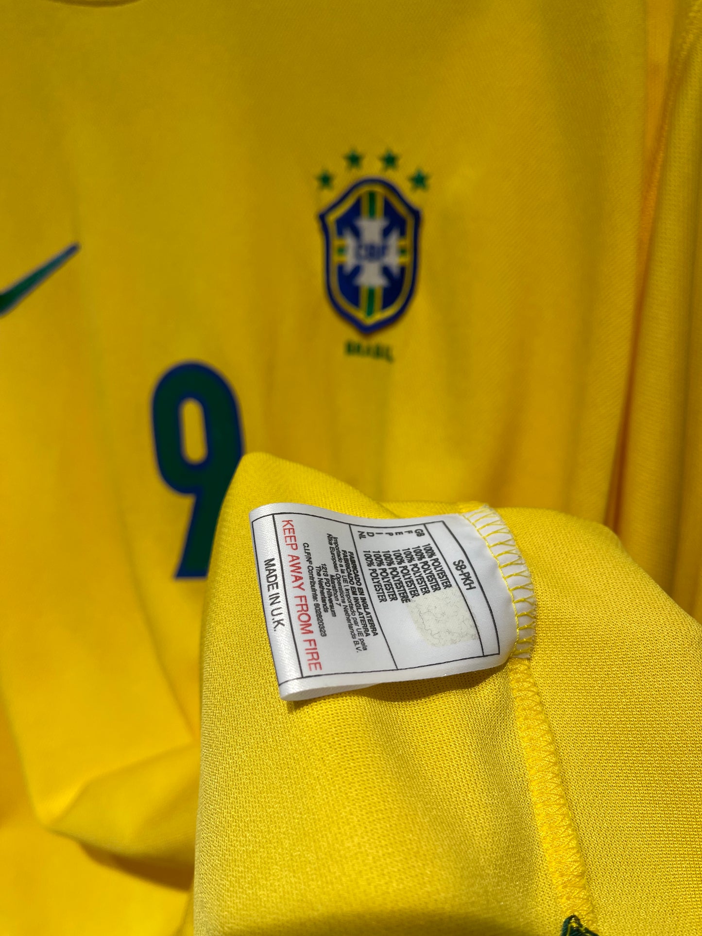 Brazil 1998 Home Kit. #9 Ronaldo. (XL)