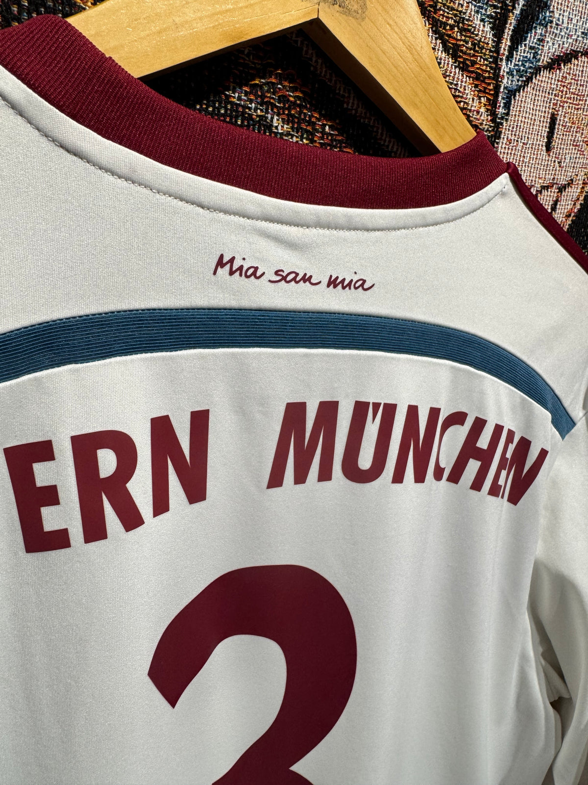 Bayern München 2014-15 Away Kit. #3 Alonso. (L)