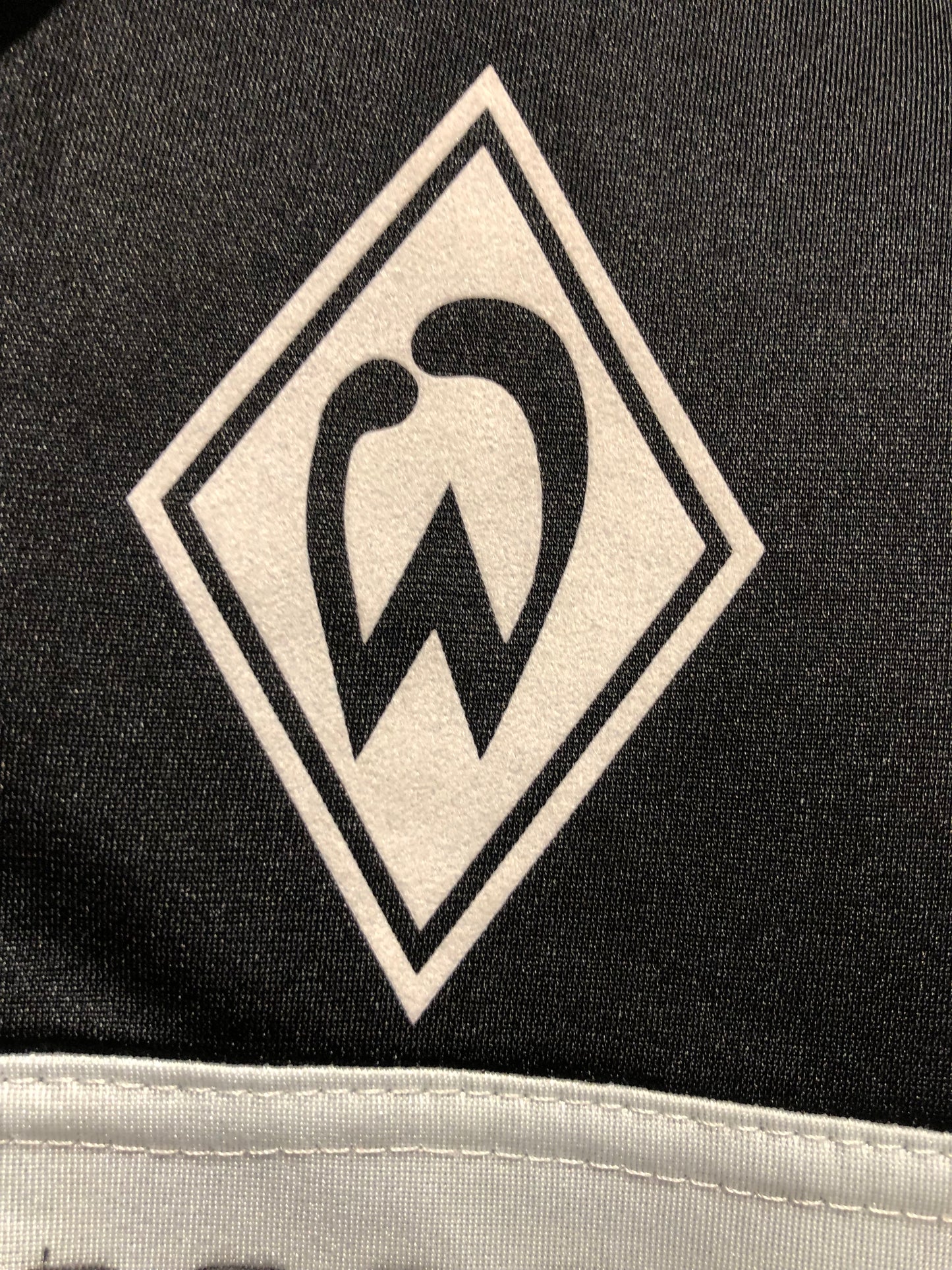 Werder Bremen 1998-99 GK Kit Signed. #1 Meissner (L)