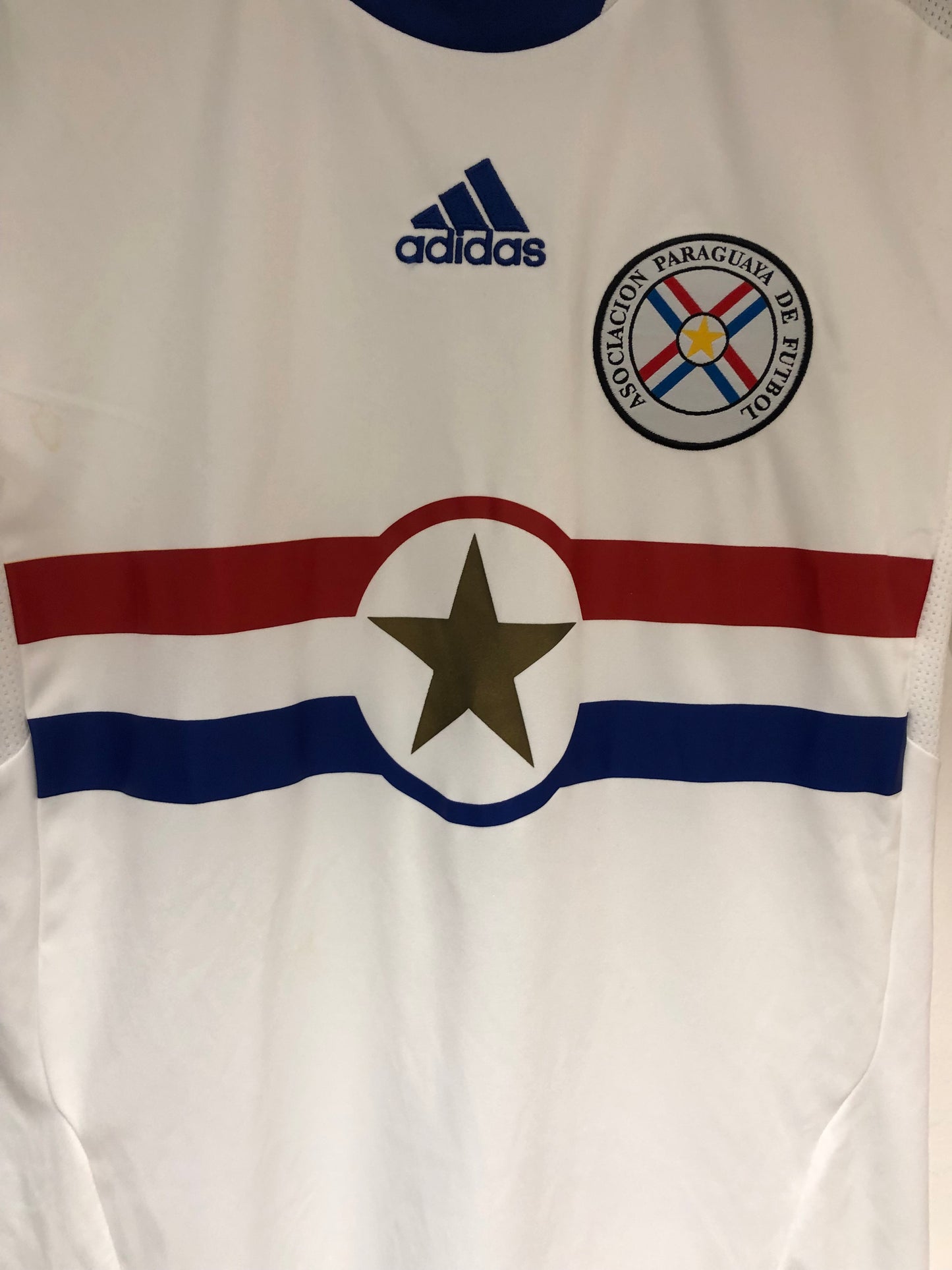 Paraguay 2011 Away Kit. (S)