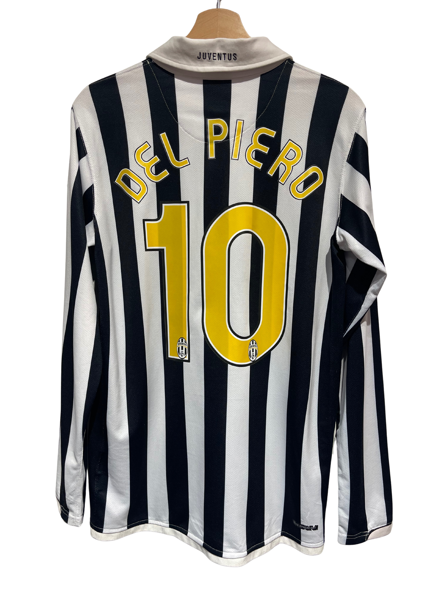 Juventus 2006-07 Home Kit. #10 Del Piero. (M)