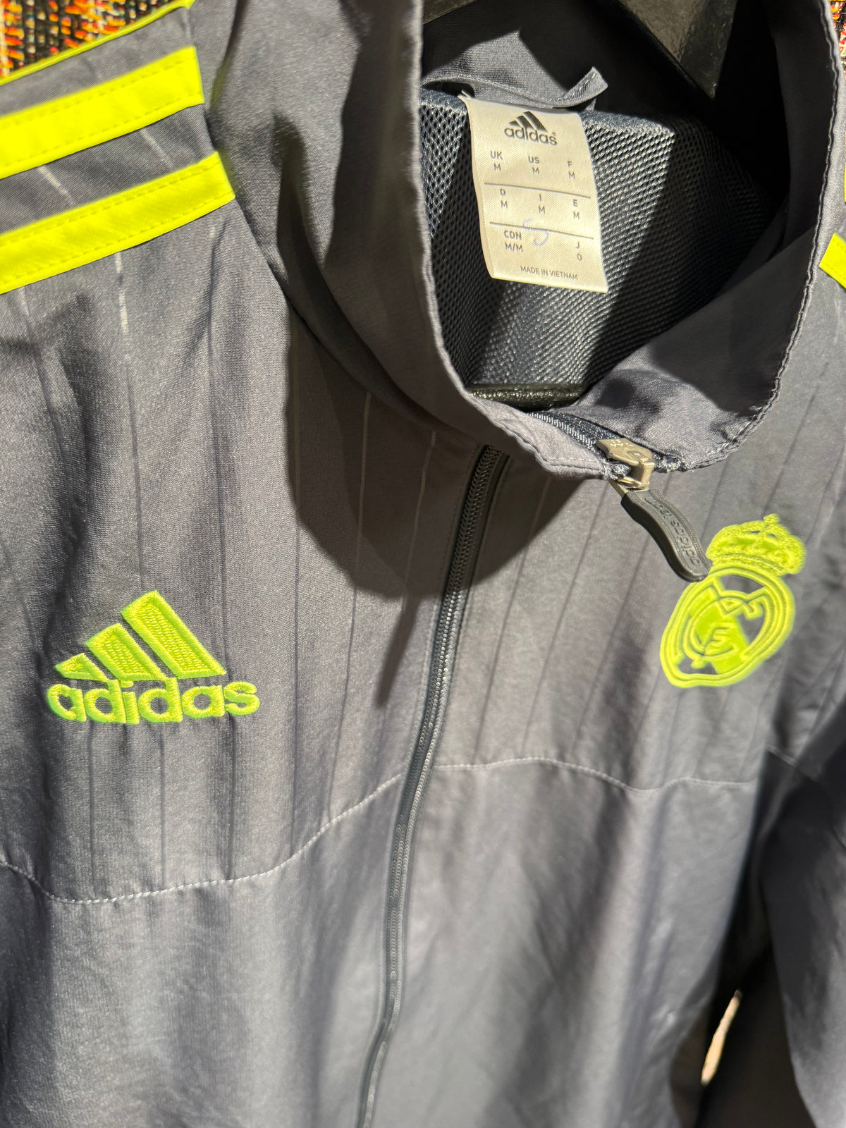 Real Madrid 2015-16 Track jacket. (M)