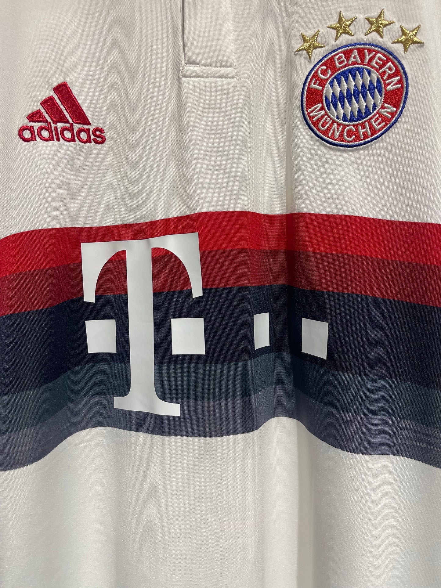 Bayern München 2015-16 Away Kit. #10 Robben. (XL)