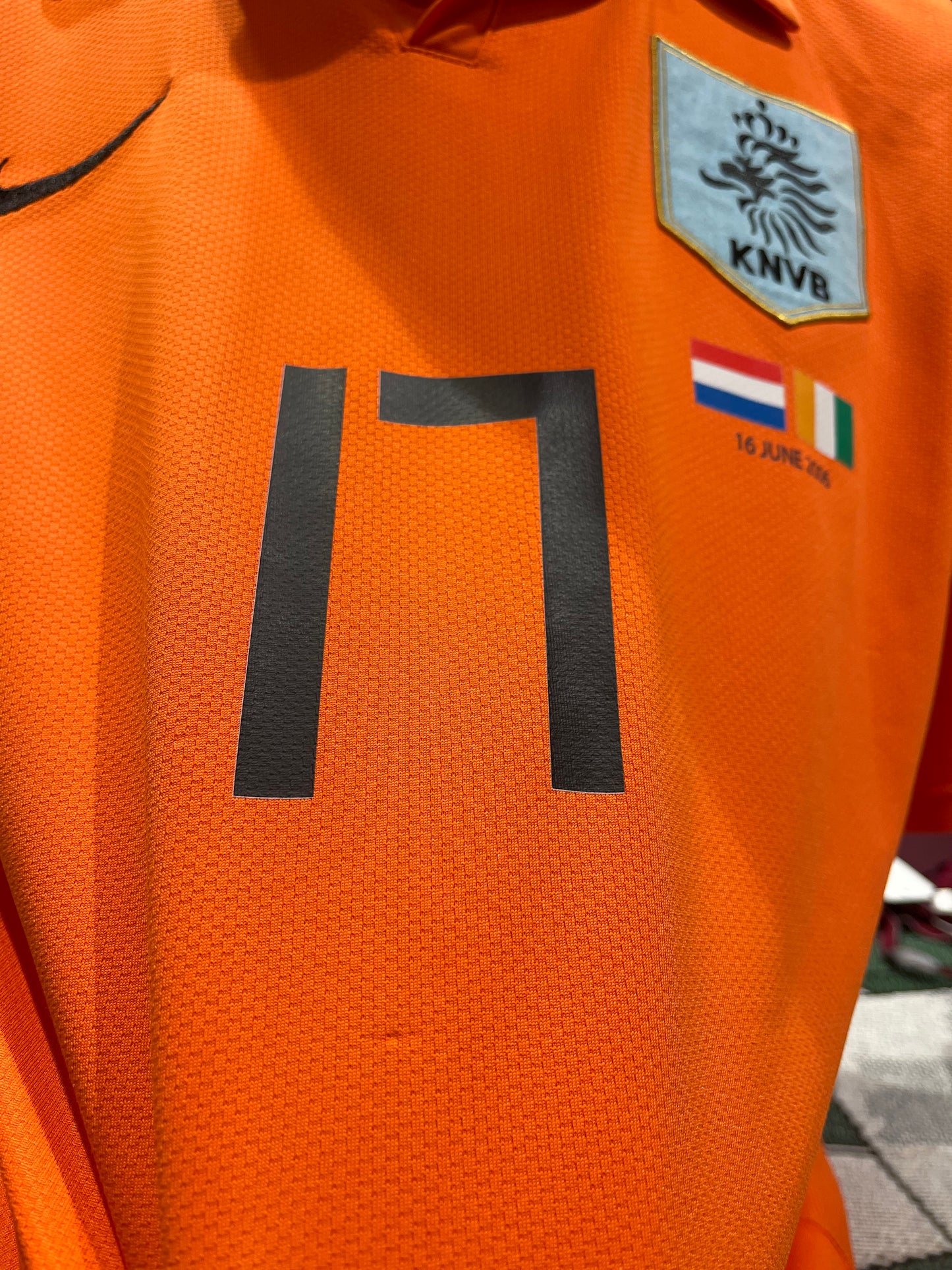Niederlande 2006 Home Kit. #17 Van Persie (L).