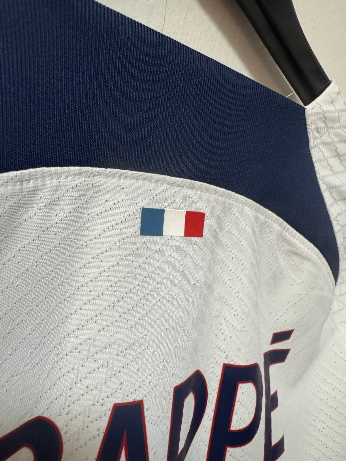 PSG 2023-24 Away Kit. #7 Mbappé. (M).
