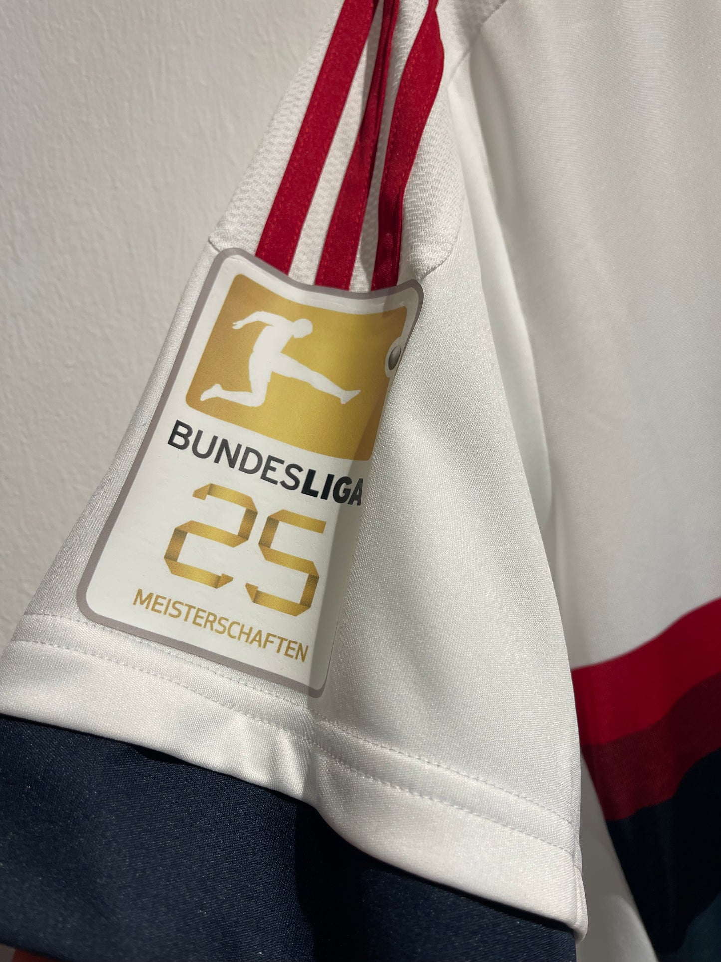 Bayern München 2015-16 Away Kit. #10 Robben. (XL)