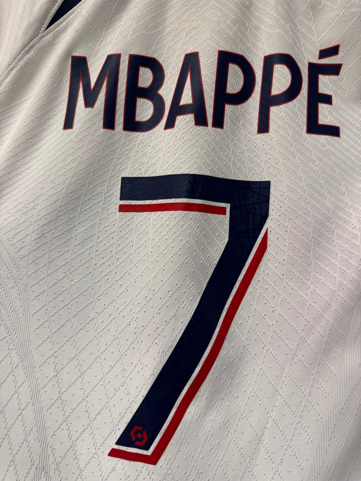 PSG 2023-24 Away Kit. #7 Mbappé. (M).