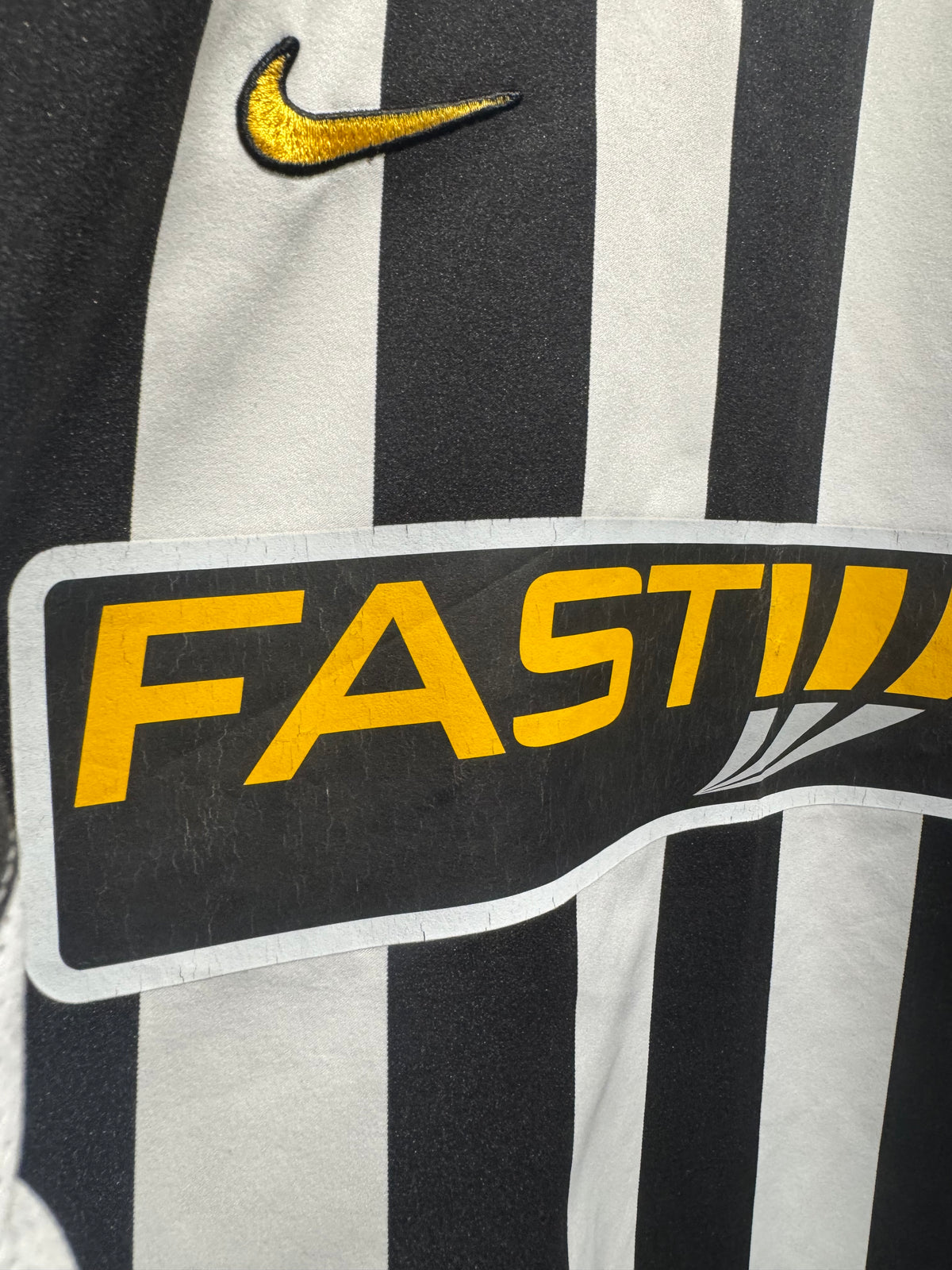 Juventus 2003-04 Home Kit. (M)