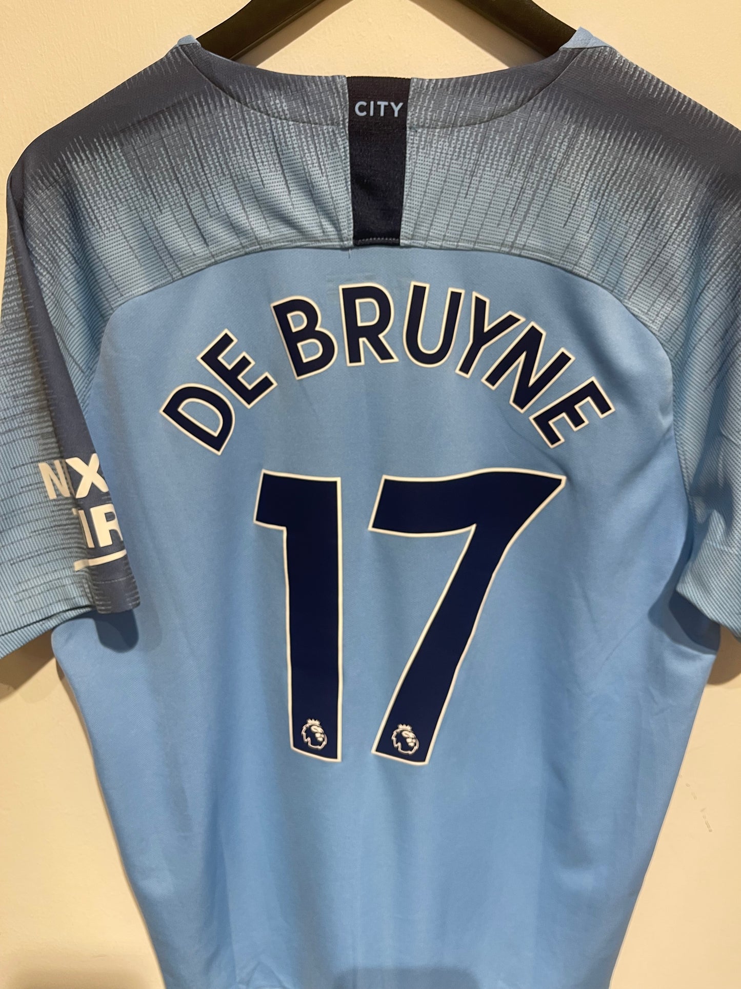Manchester City 2018-19 Away Kit. #17 K. De Bruyne. (XL)