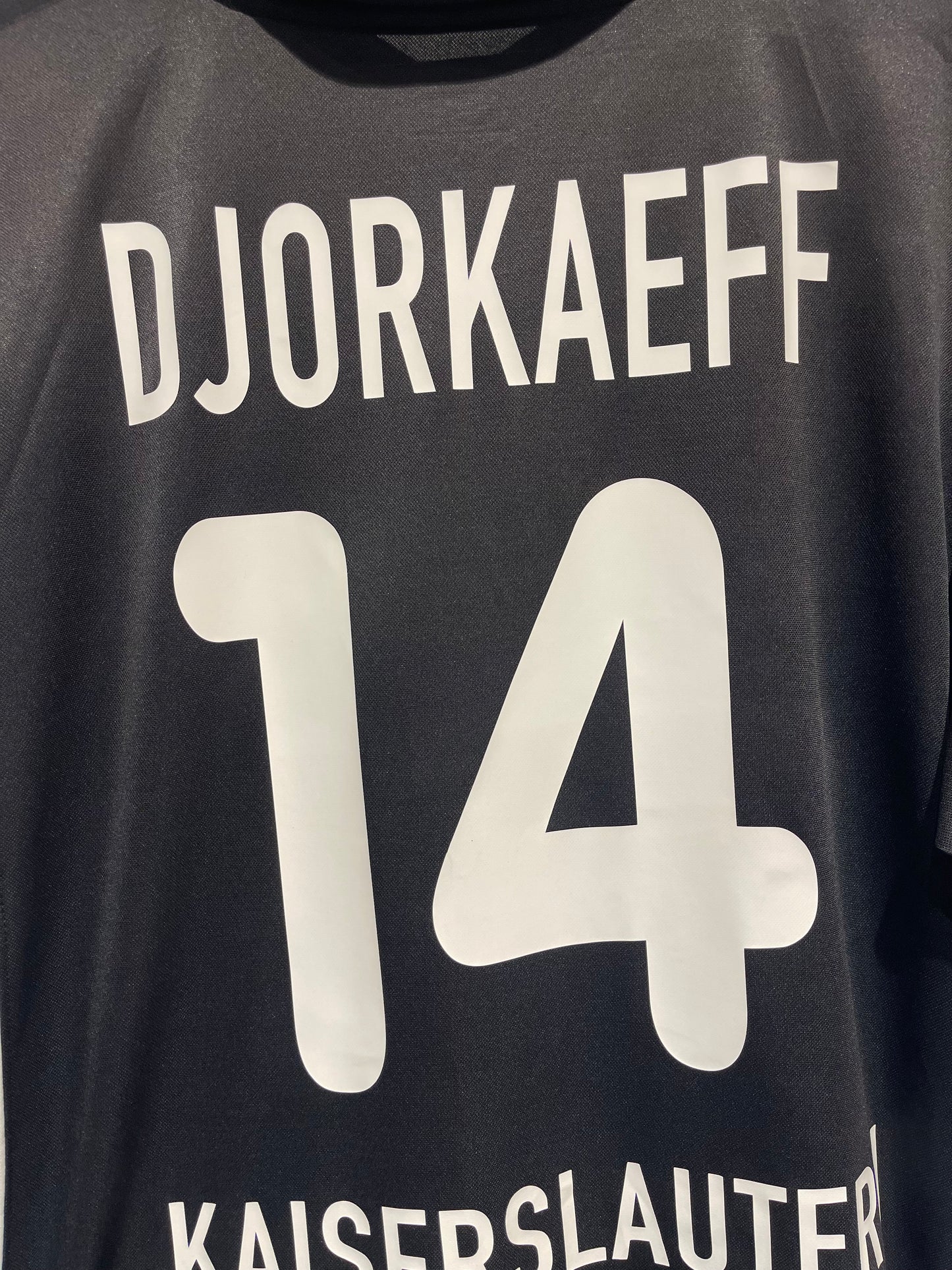 1. FC Kaiserslautern 2000-01 Away Kit. #14 Djorkaeff. (L)