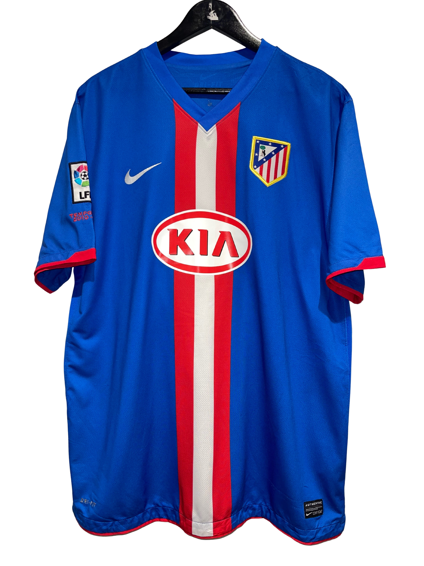 Athletico Madrid 2010-11 Away Kit. #10 Kun Agüero (L).
