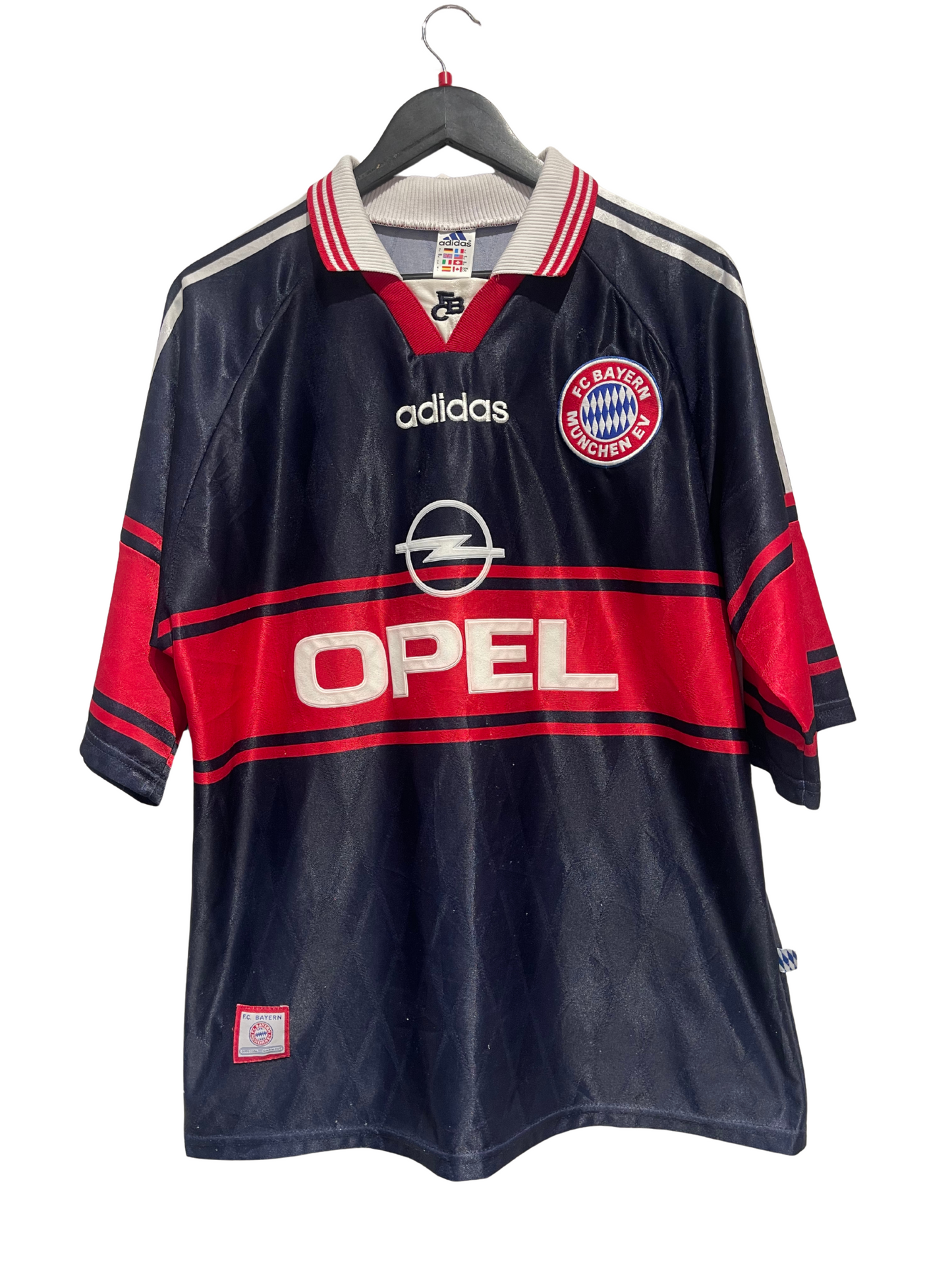 Bayern München 1997-99 Home Kit. #9 Elber (L)