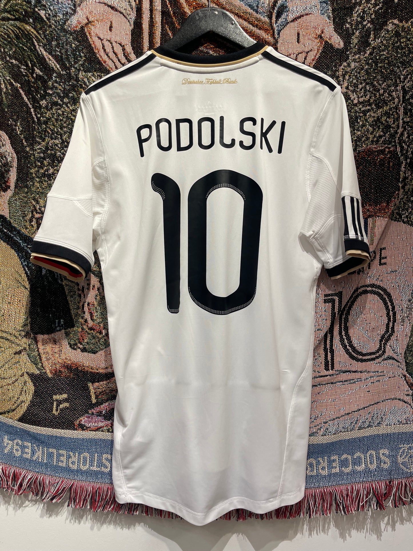 Deutschland 2010 Home Kit. (M) #10 Podolski.