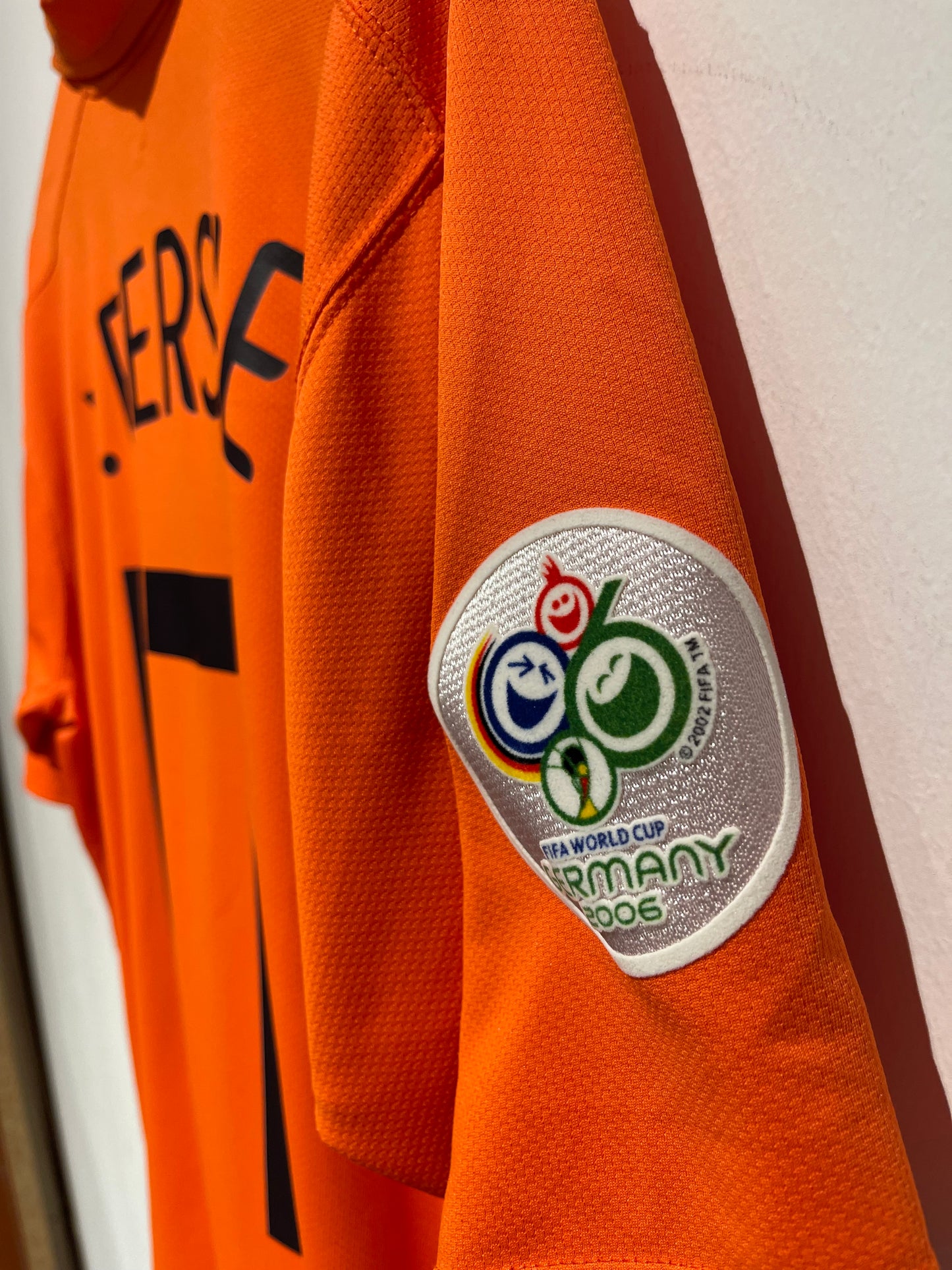 Niederlande 2006 Home Kit. #17 Van Persie (L).