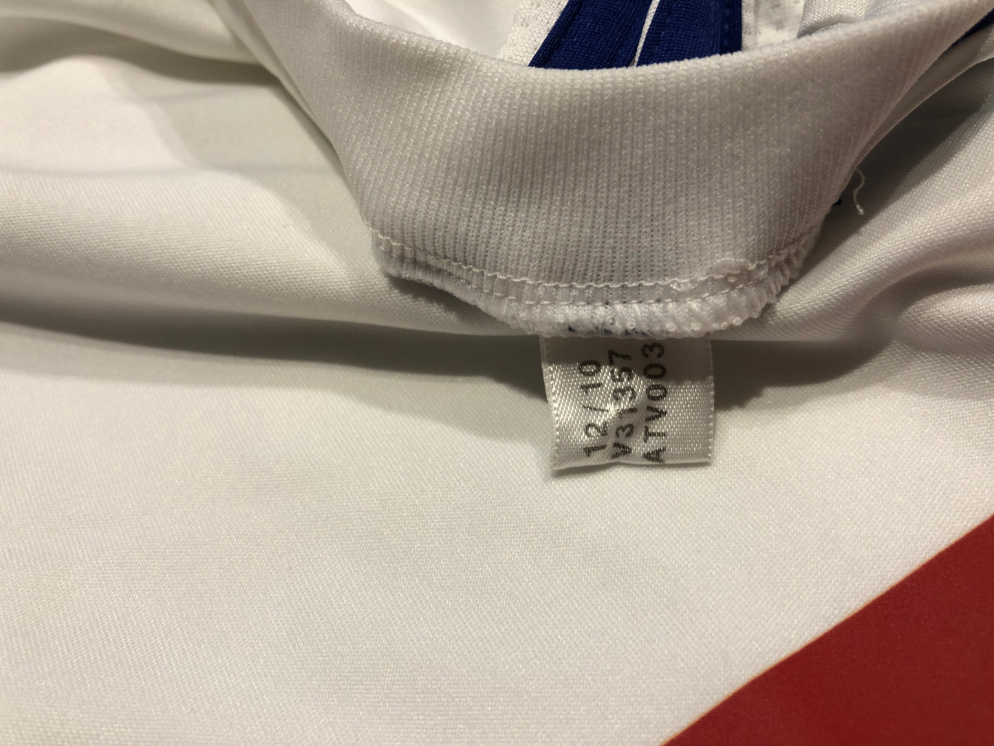 Paraguay 2011 Away Kit. (S)