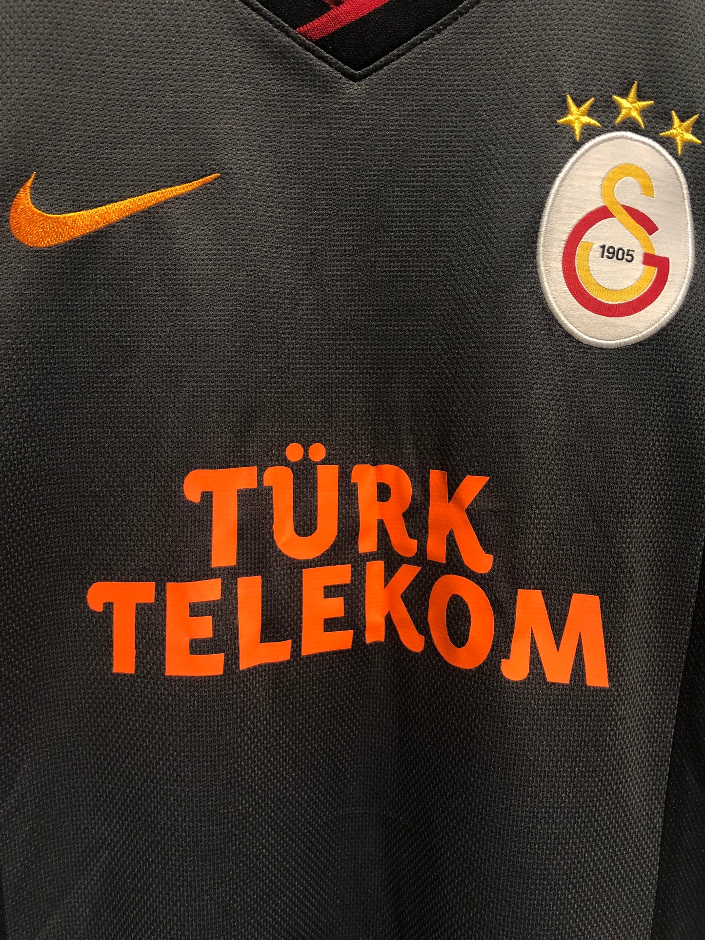 Galatasaray 2013-14 Away Kit. #10 Sneijder (M)