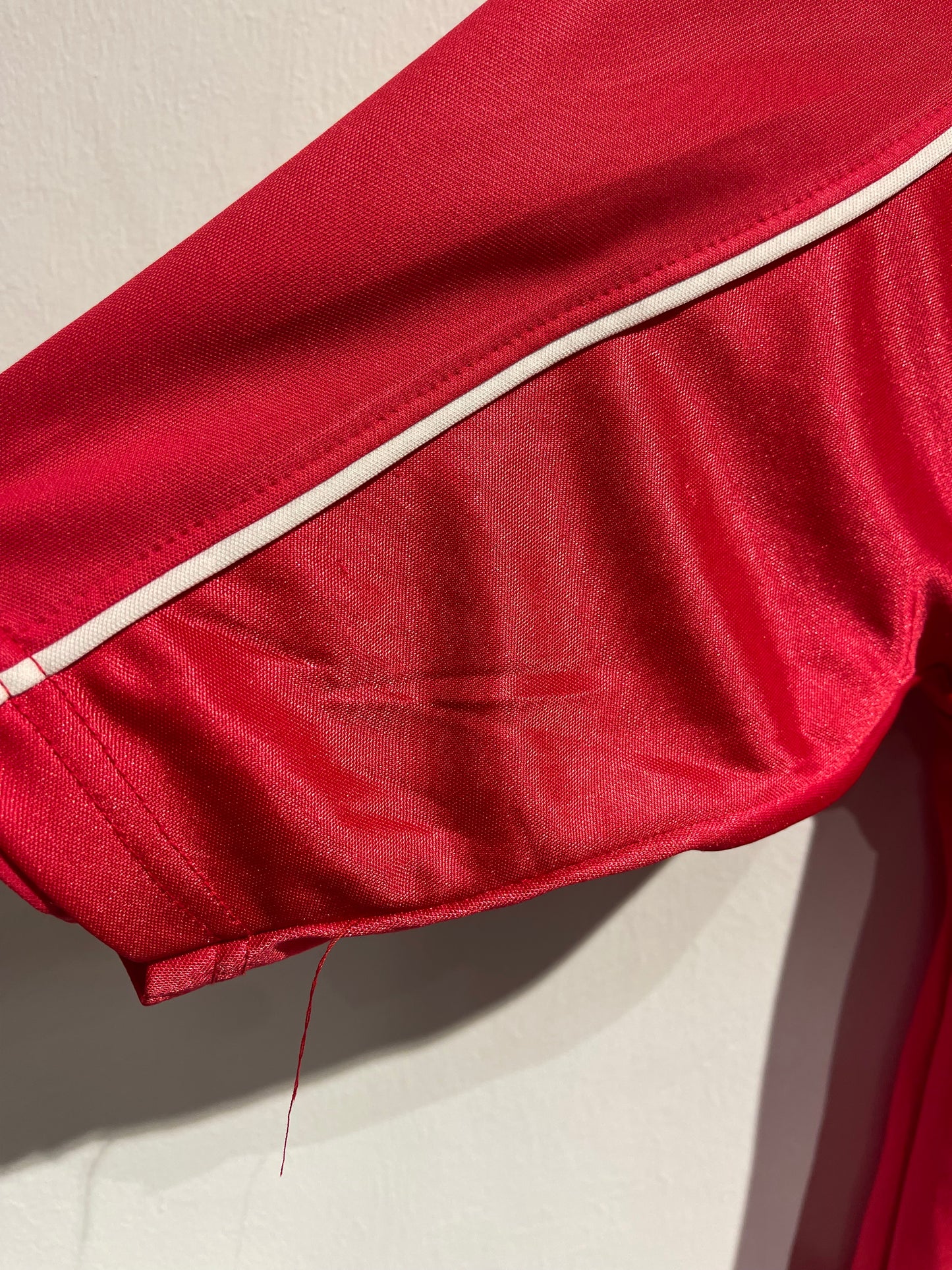 Liverpool 2000-02 Home Kit. #37 Litmanen. (L)