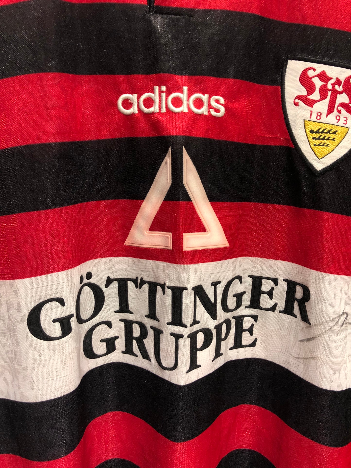 VFB Stuttgart 1997-99 Away Kit Signed by Fredi Bobic. (XL)
