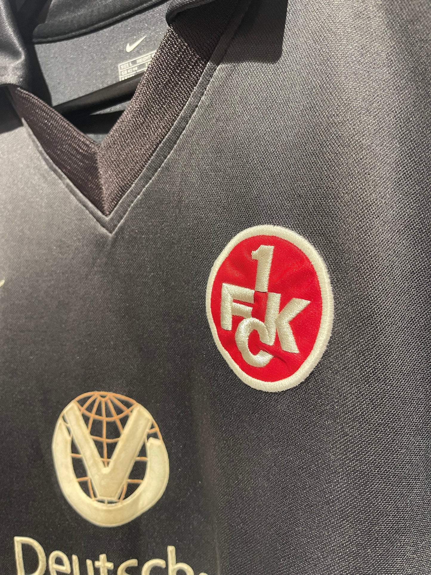 1. FC Kaiserslautern 2000-01 Away Kit. #14 Djorkaeff. (L)