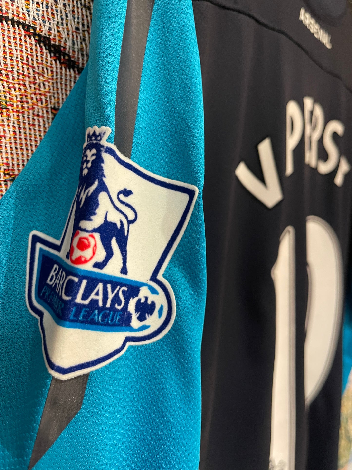 Arsenal 2011/12 Away Kit. #10 V. Persie. (M)