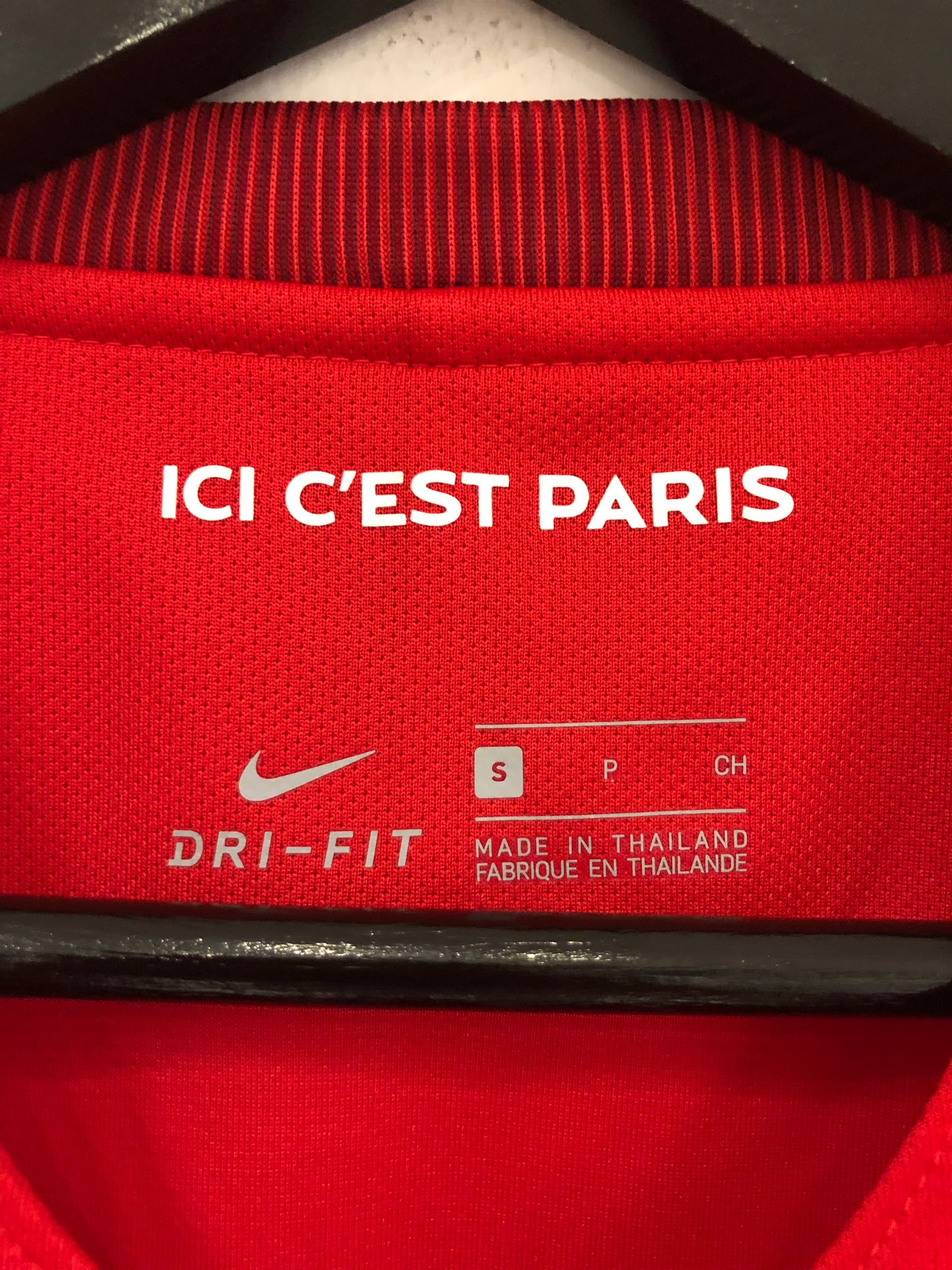 Paris Saint-Germain 2016-17 Away Kit. (S)