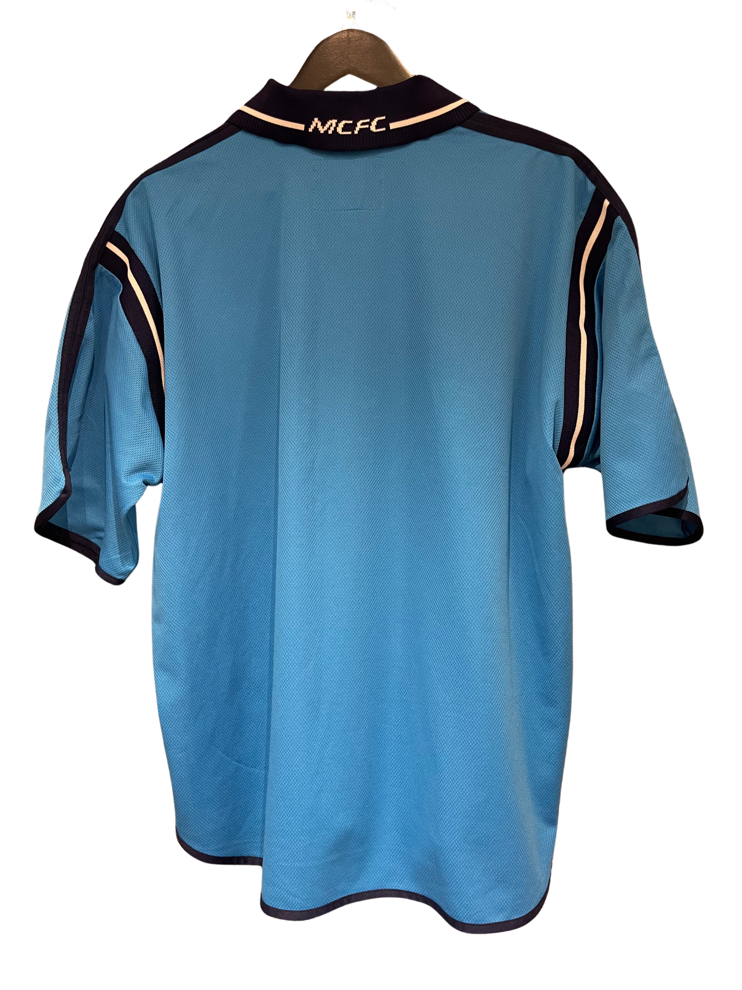 Manchester City 2001/02 Home Kit. (M).