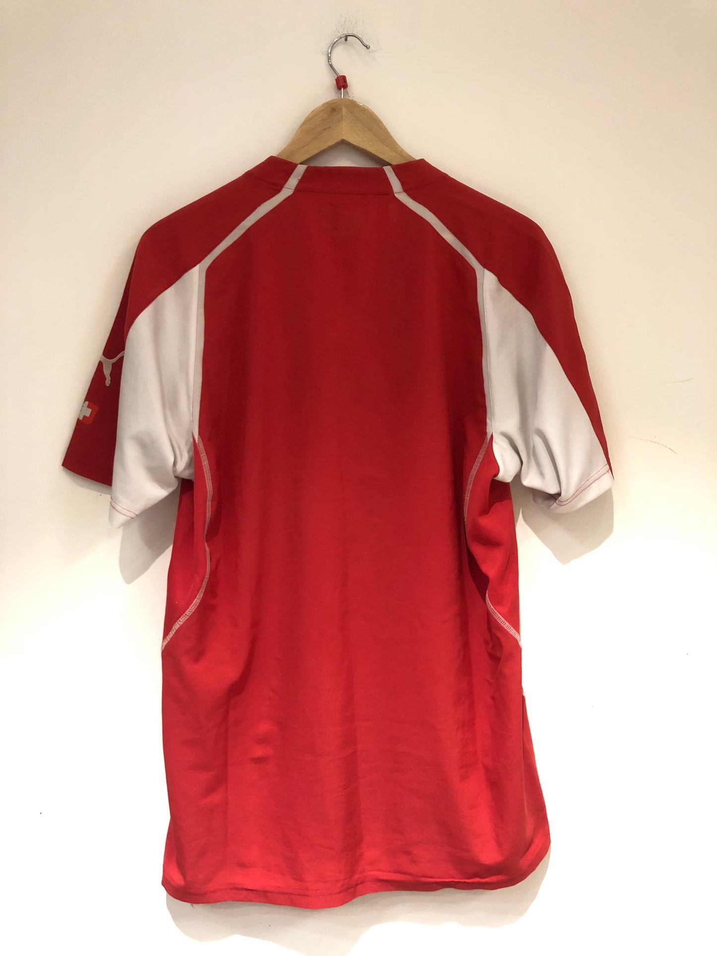 Switzerland 2004 Home Kit. (L)