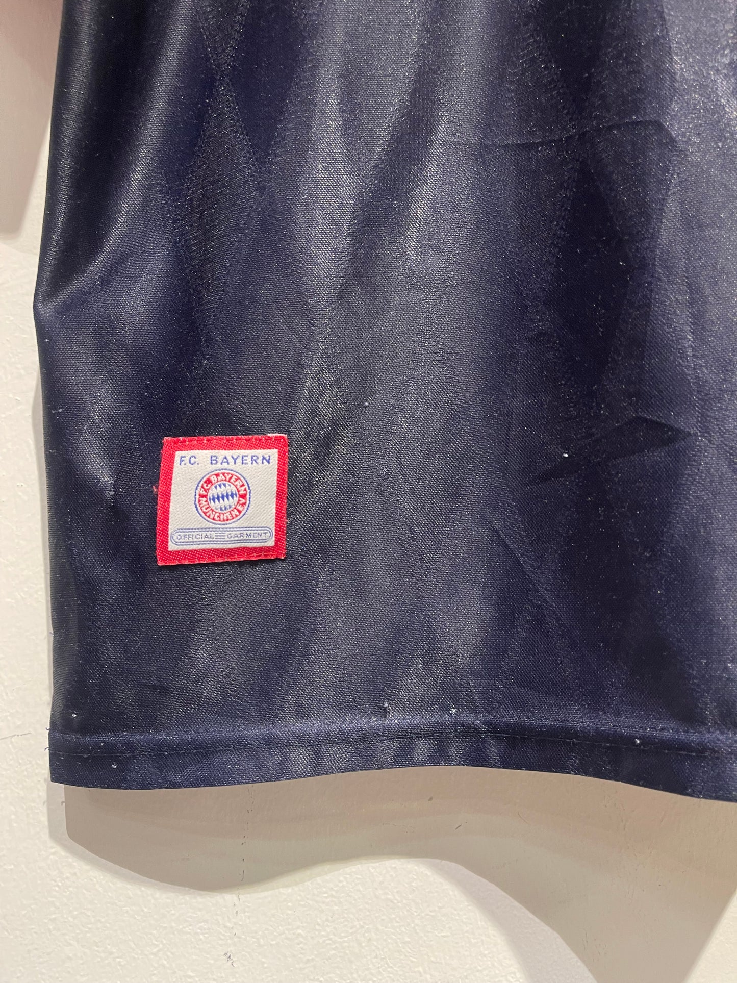 Bayern München 1997-99 Home Kit. #9 Elber (L)
