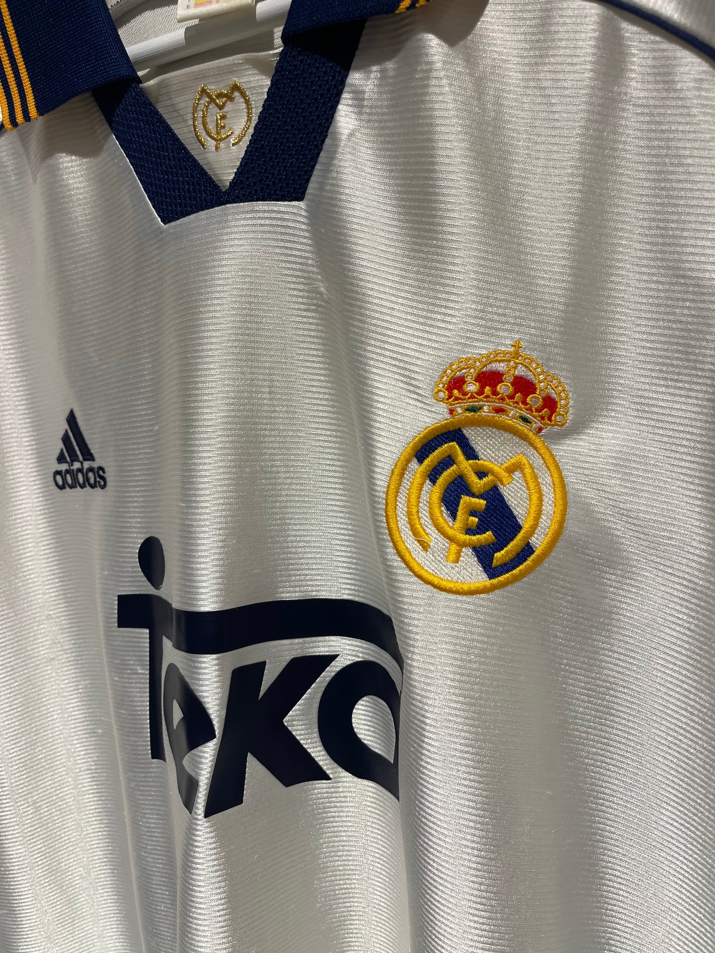 Real Madrid 1998/99 Home Kit. (XL)