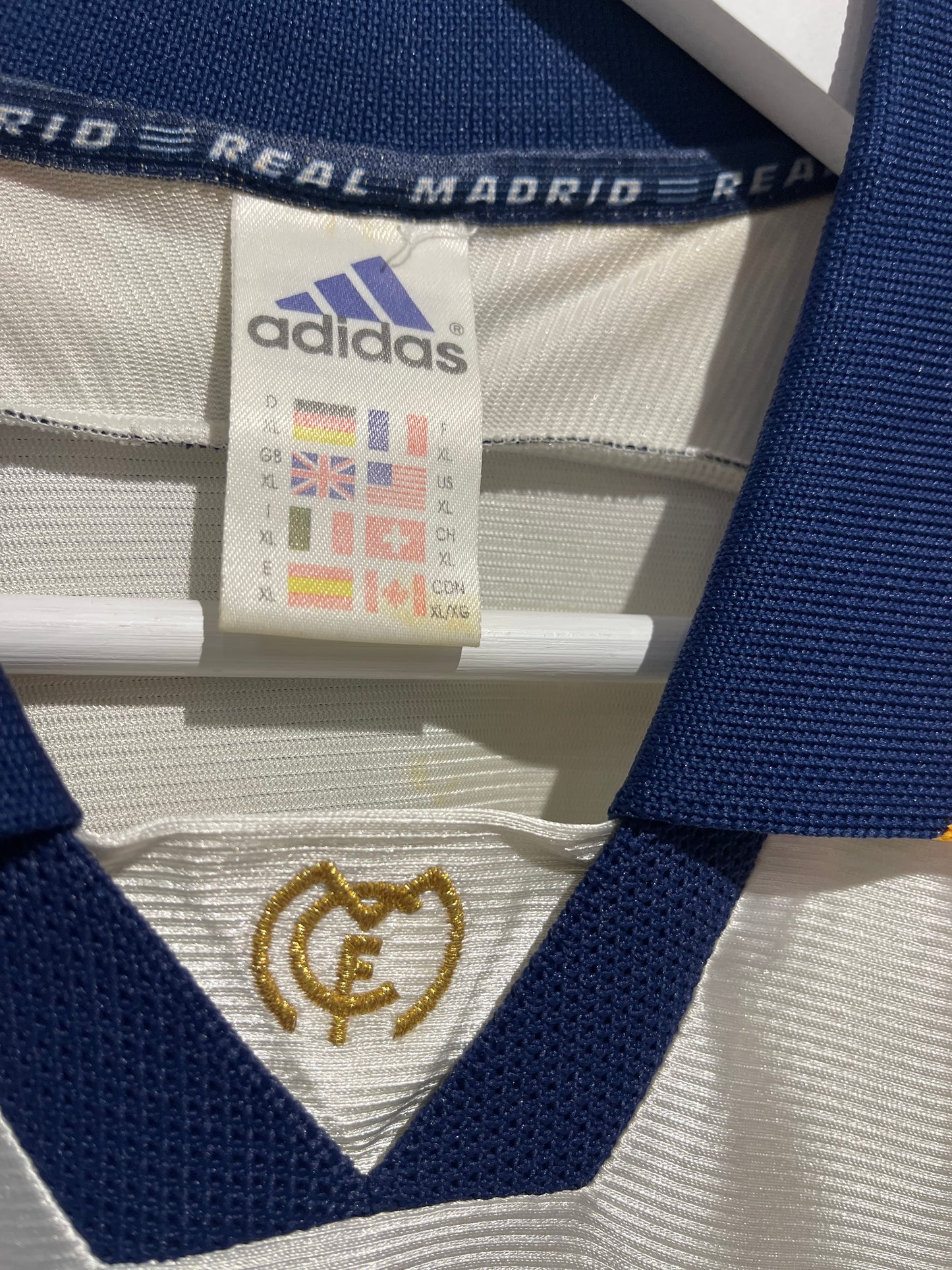 Real Madrid 1998/99 Home Kit. (XL)