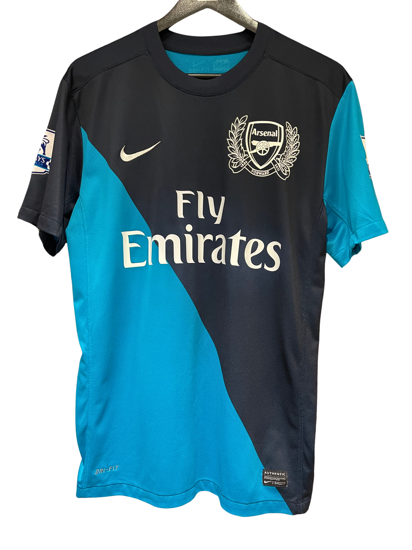 Arsenal 2011/12 Away Kit. #10 V. Persie. (M)