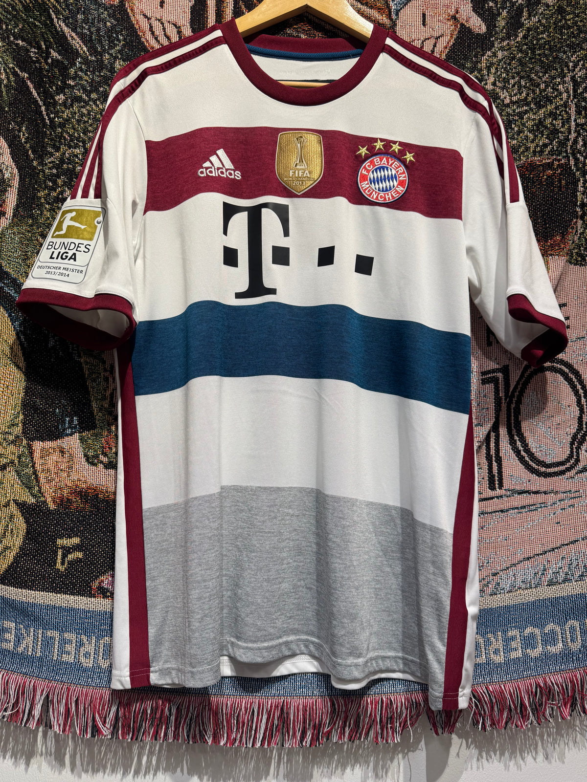 Bayern München 2014-15 Away Kit. #3 Alonso. (L)
