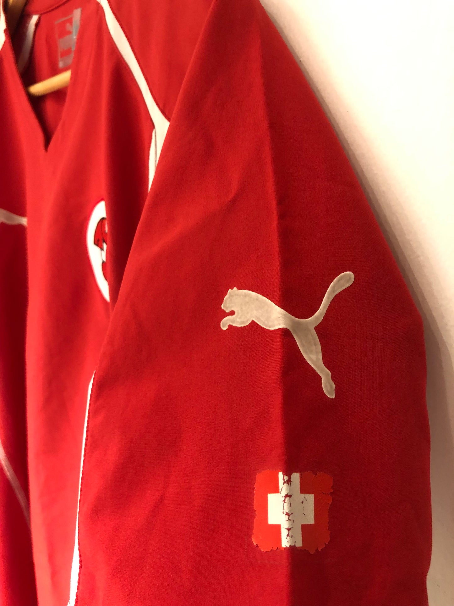 Switzerland 2004 Home Kit. (L)