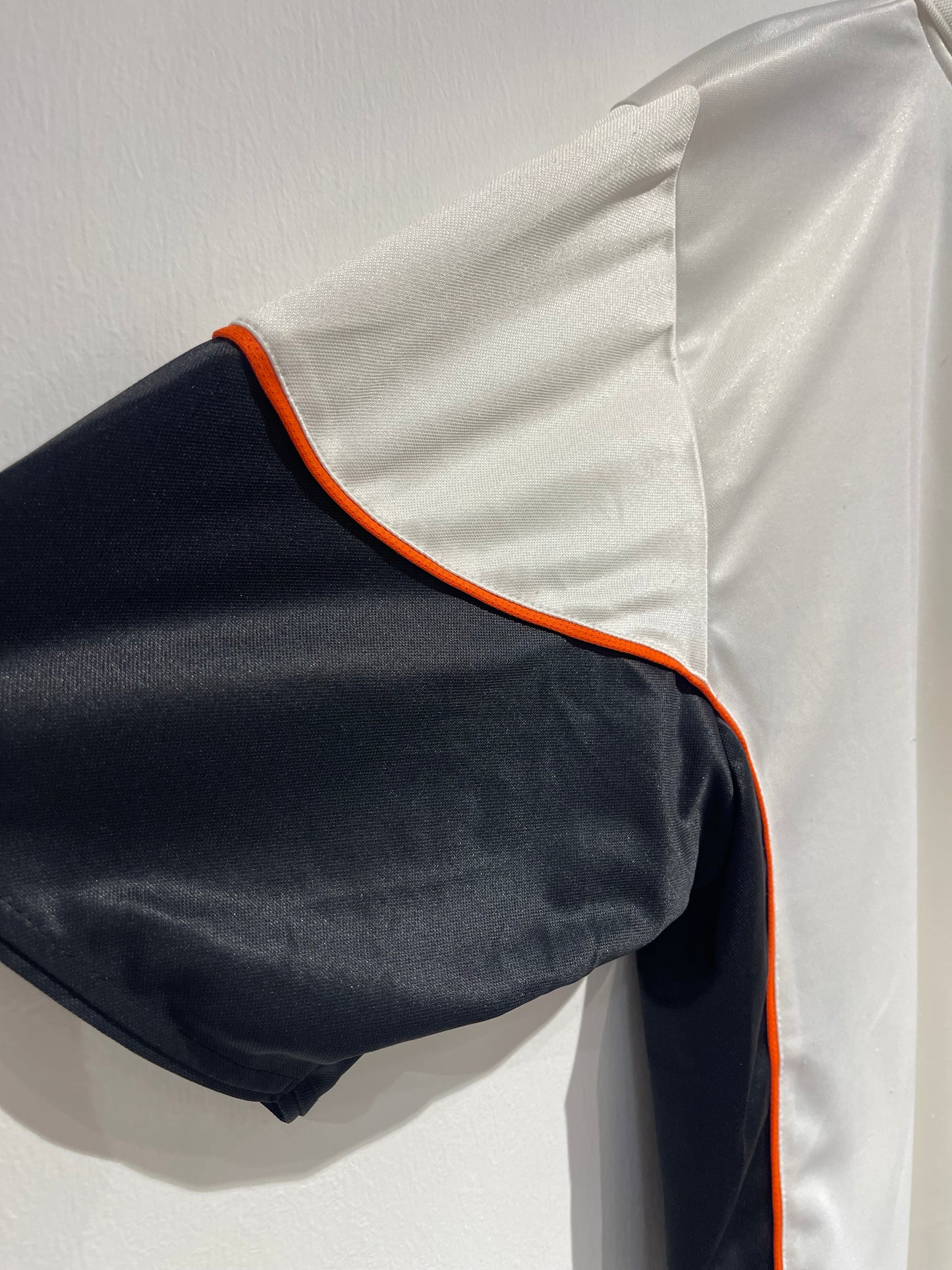 Valencia C.F.  2001/02 Home Kit. (L)