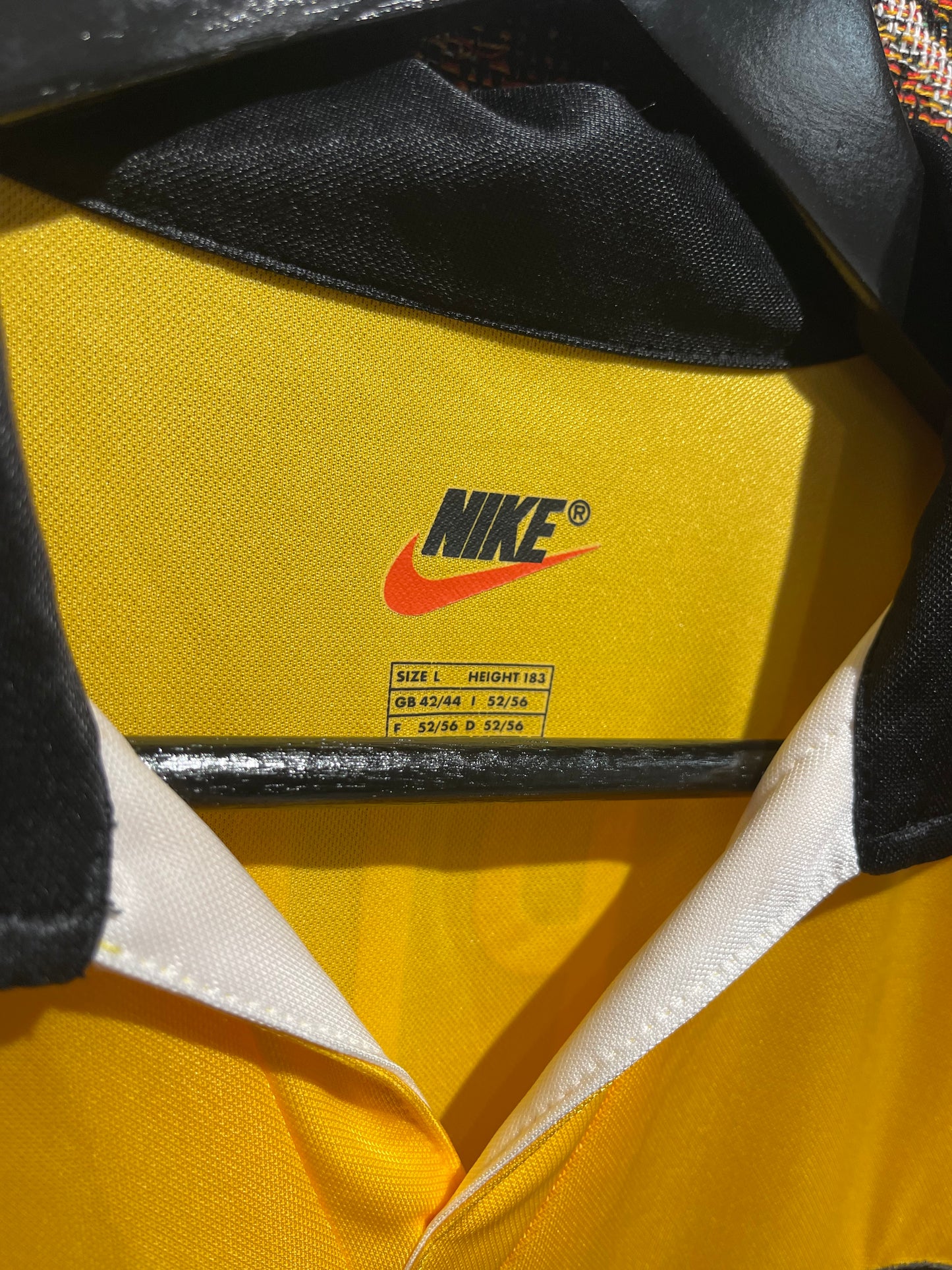 Borussia Dortmund 1998-00 Home Kit. #9 Stéphane Chapuisat. (L)